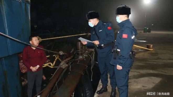 跳上菲船在黄岩岛惊心动魄的执法经历龙8国际头号玩家中国海警孤胆一人(图4)